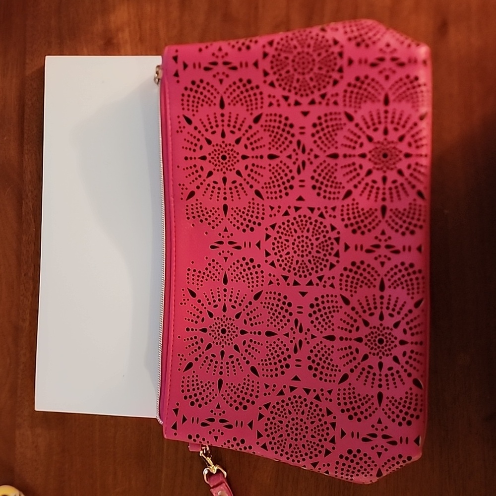 NWOT Perfectly Posh Tote Laser Cut Pink Makeup Bag